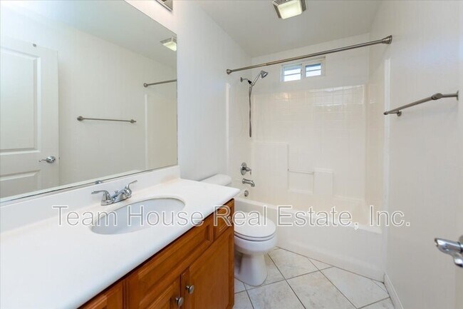 Building Photo - 28440 Mirabelle Ln