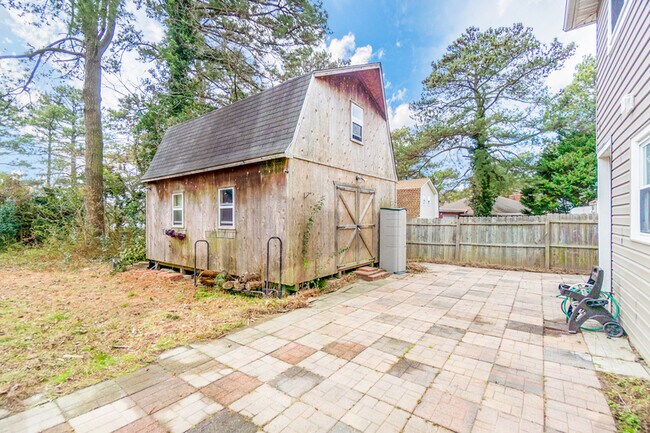 Building Photo - 209 W Bayview Blvd