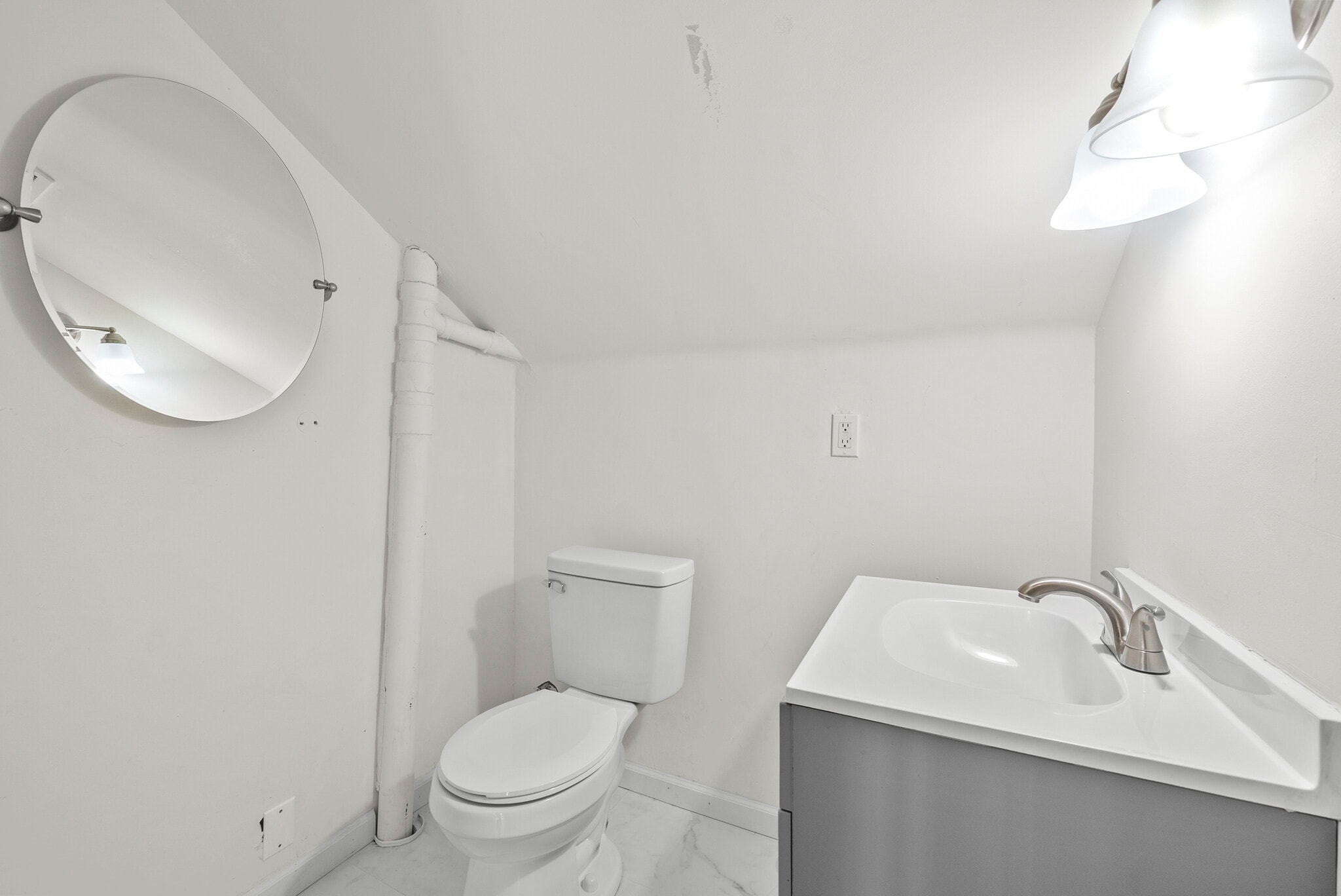 Building Photo - 6223 Simpson Ave