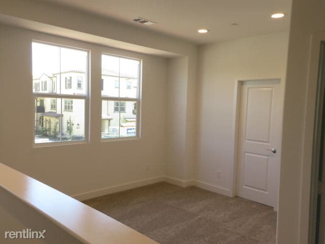 Building Photo - 3 br, 2.5 bath Townhome - 4382 Pacifica Way 5