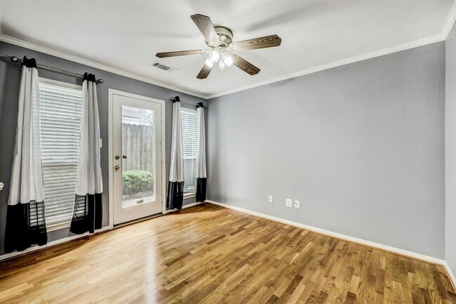 BD 3 at 1st flr access to privat patio - 1426 Crocker St