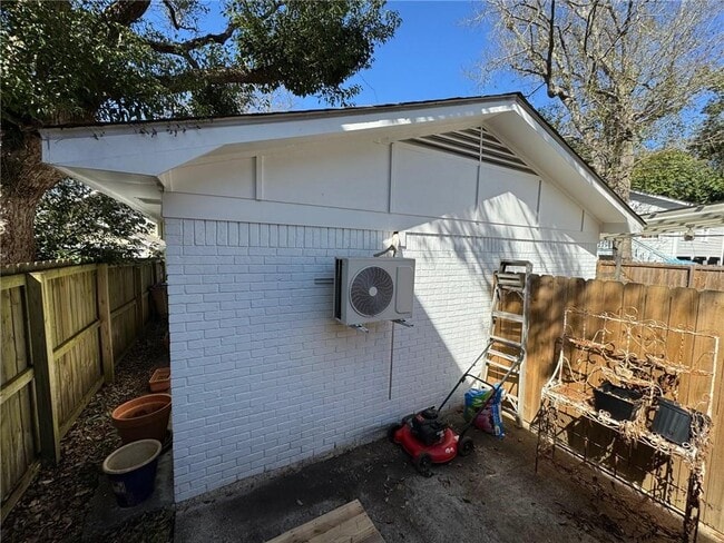 Building Photo - 262 McDonald Ave