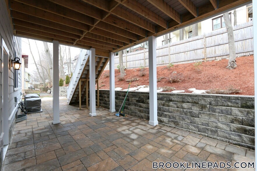 Building Photo - 37 Beaconsfield Rd