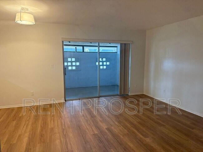 Building Photo - 225 Ranier Cove