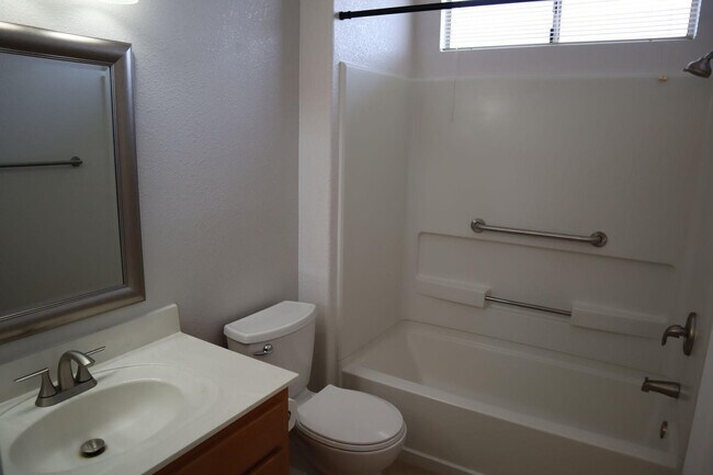 Building Photo - 2630 Lemoor Ct