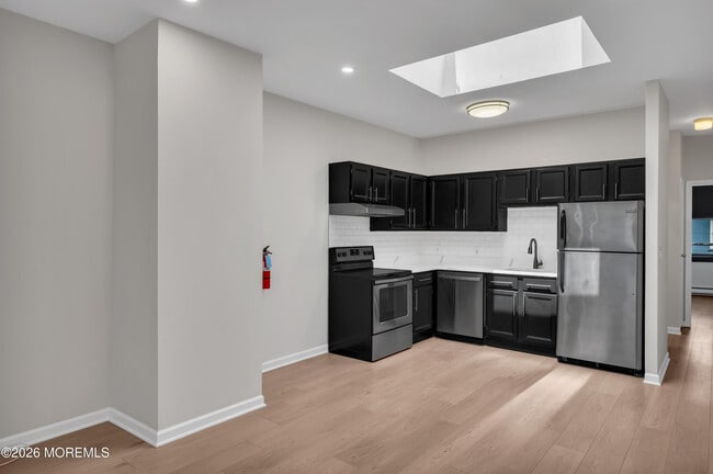 Building Photo - 31 W Front St