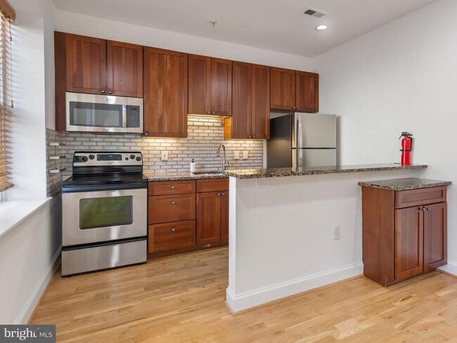 Building Photo - 1417 Chapin St NW