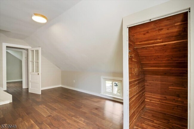 Building Photo - 114 Henshaw Ave