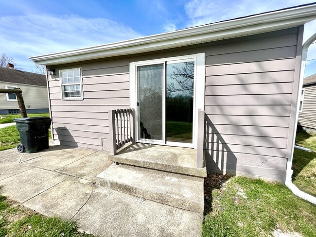 Building Photo - 2048 Parrish Ave