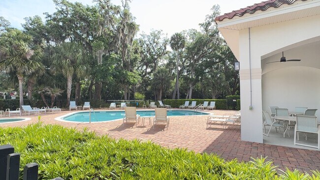 Building Photo - Luxury 3 Bedroom 2.5 Bath 2 car garage Townhome in the Gated Community of the Hammock