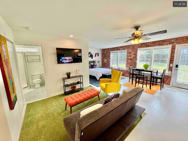 Building Photo - 924 Spain Ave