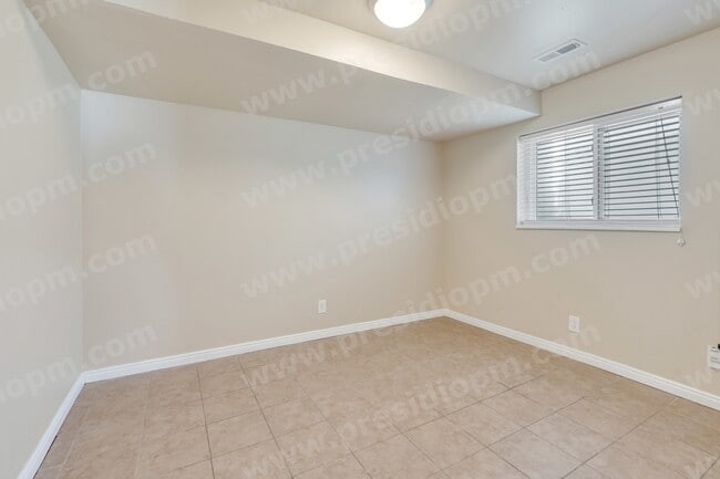 Building Photo - 1670 Hickory Ln