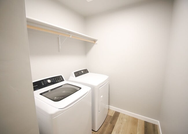 Building Photo - Baraya Townhomes: Modern Townhomes for Rent in Meridian, ID