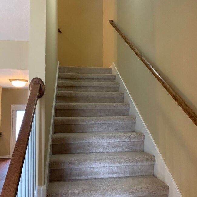 Building Photo - Townhome Condo