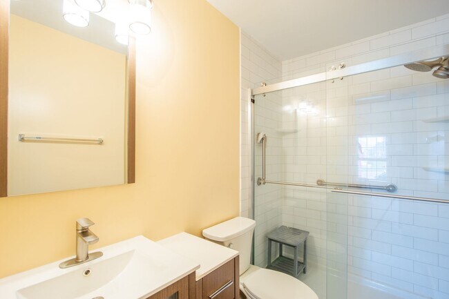 Building Photo - For Rent – Beautifully Updated Townhome in Gull Point a Waterfront Community