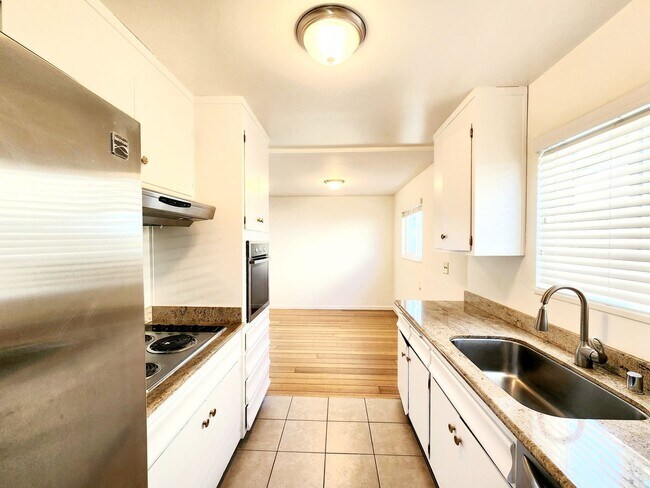 Building Photo - 3 bedroom home in San Mateo