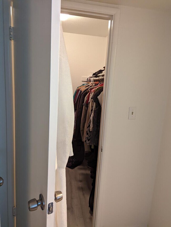 Building Photo - 306 E Ludlow Dr