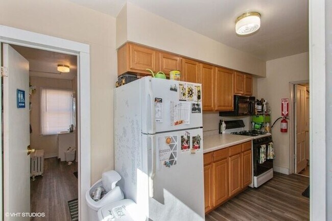 Building Photo - $3,400 | 4 Bedroom, 2 Bathroom House | Pet...