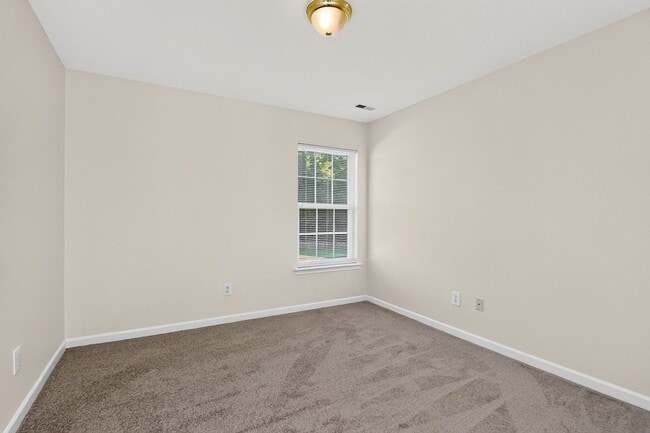 Building Photo - Beautiful Four Bedroom in Crismark Community!