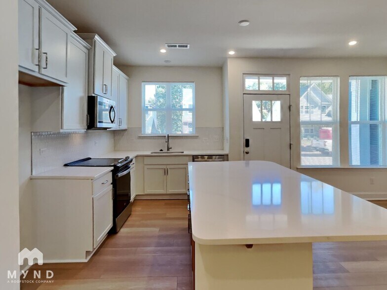 Building Photo - 1546 Cedar Tree Dr