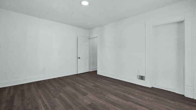 Building Photo - 130 Chicago Ave