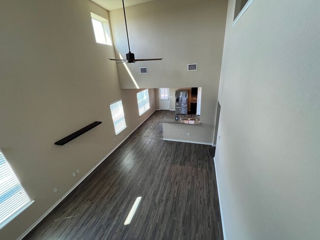 Building Photo - Perfect 3/2.5 - Tall Ceilings and in Immac...
