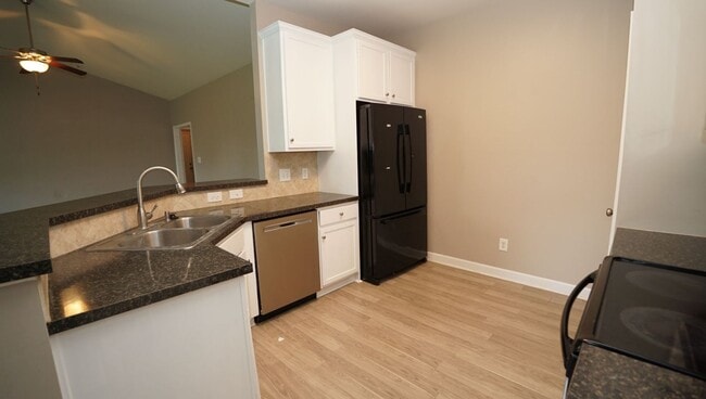 Building Photo - 147 Moonstone Ct