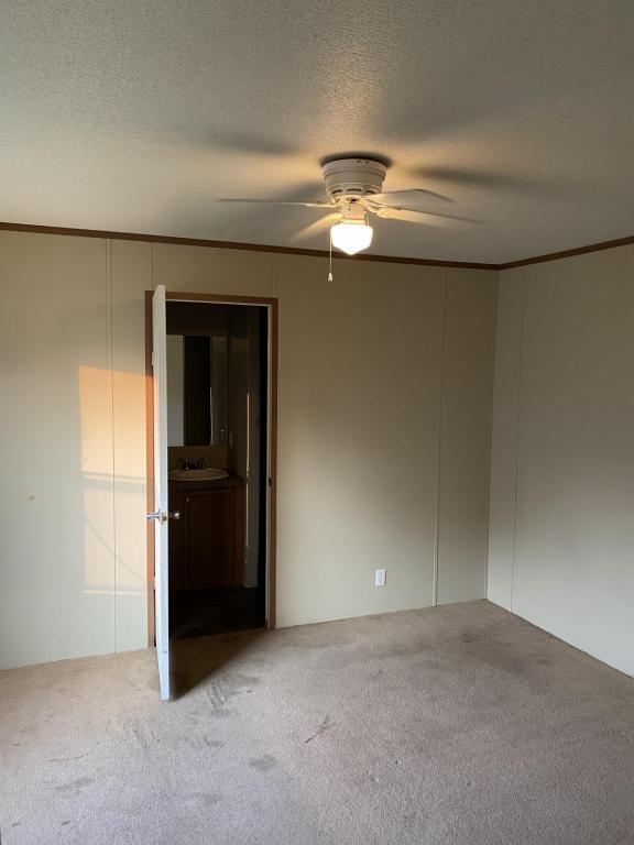 Building Photo - 4005 Hilltop Dr