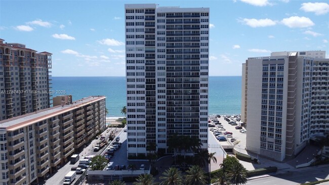 Primary Photo - 3140 S Ocean Dr