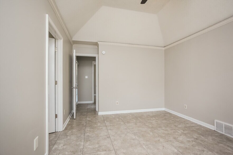 Building Photo - 10078 Cross Valley Dr
