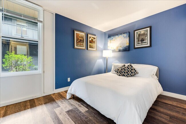 Building Photo - Furnished three bedroom condo on the lake available 2/1/26 - short term rental