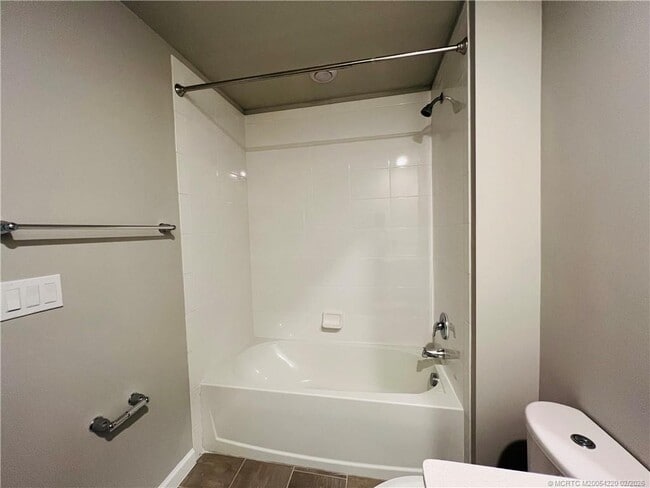 Building Photo - 3913 SE Mentmore Ln