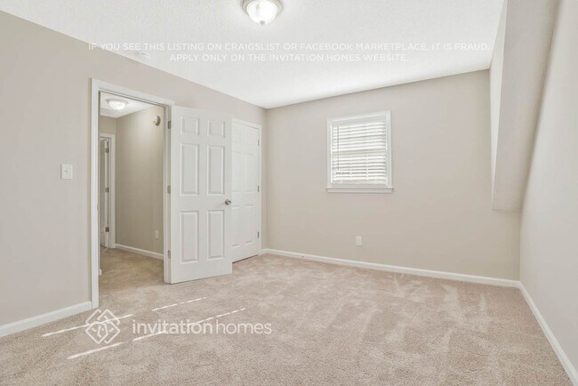 Building Photo - 526 Sumer Ln N