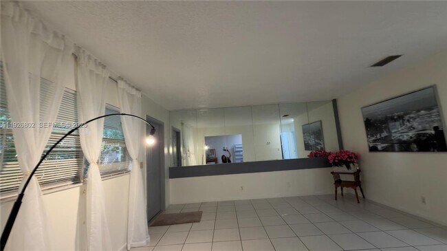 Building Photo - 274 SW 9th St