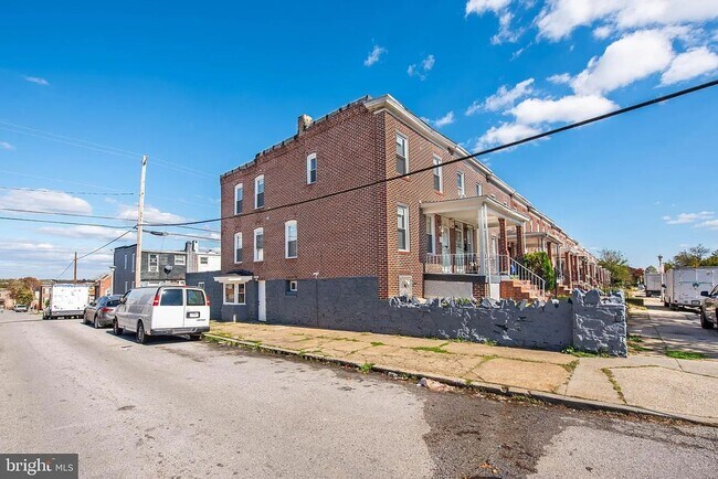 Building Photo - 3300 Ravenwood Ave