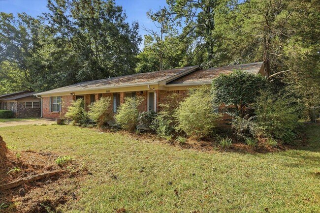 Building Photo - 2549 Jennifer Dr