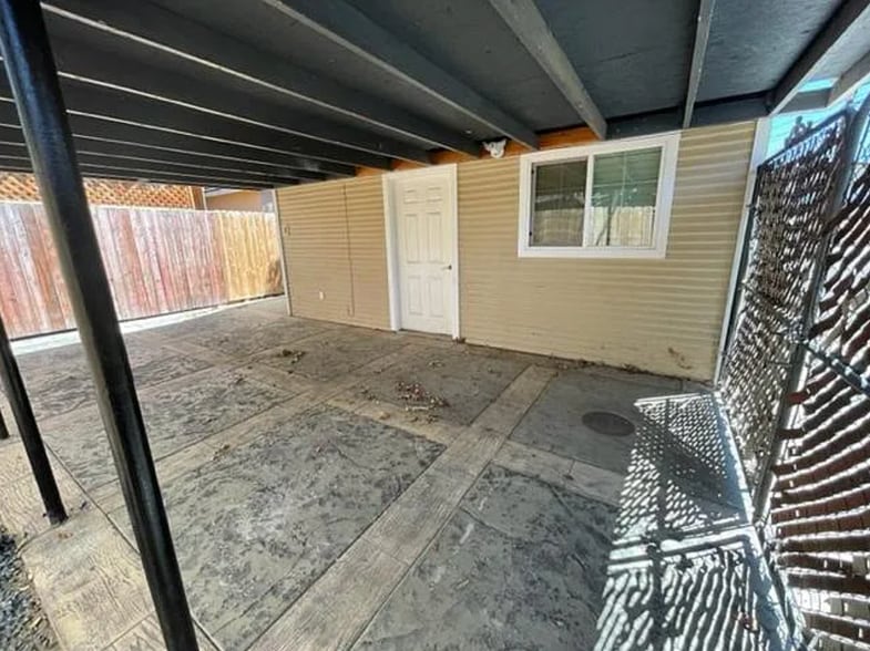 Building Photo - 2131 Park Way