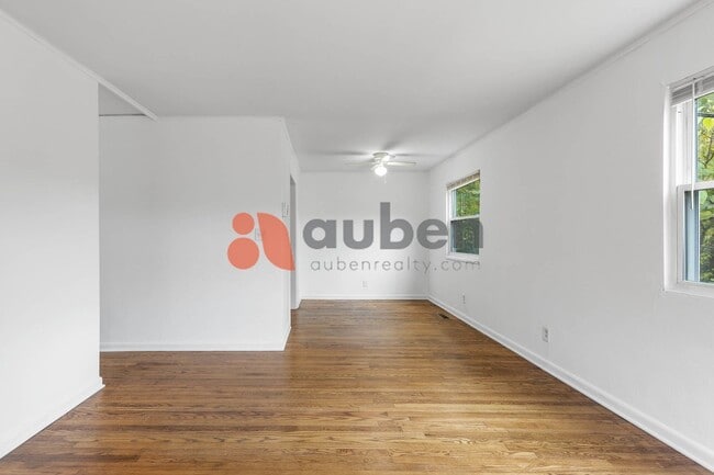 Building Photo - 3 Bedroom Home in St. Elmo!