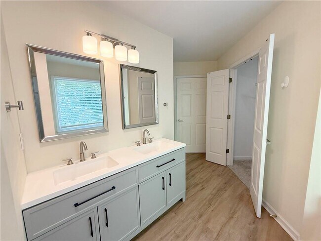 Building Photo - 350 Laurel Glen Crossing