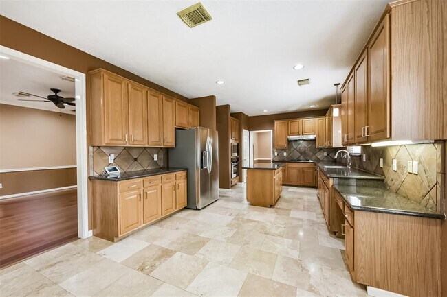 Building Photo - 2427 Shelby Park Dr
