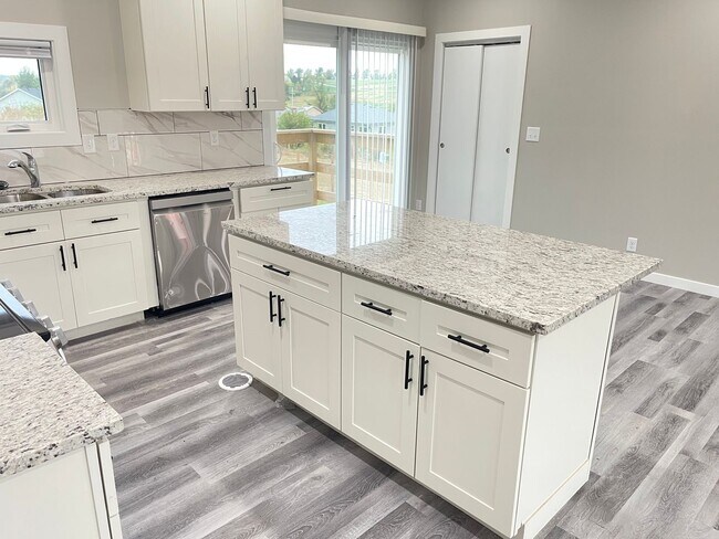 Building Photo - Move-in special offer!!! Newly rebuilt hou...