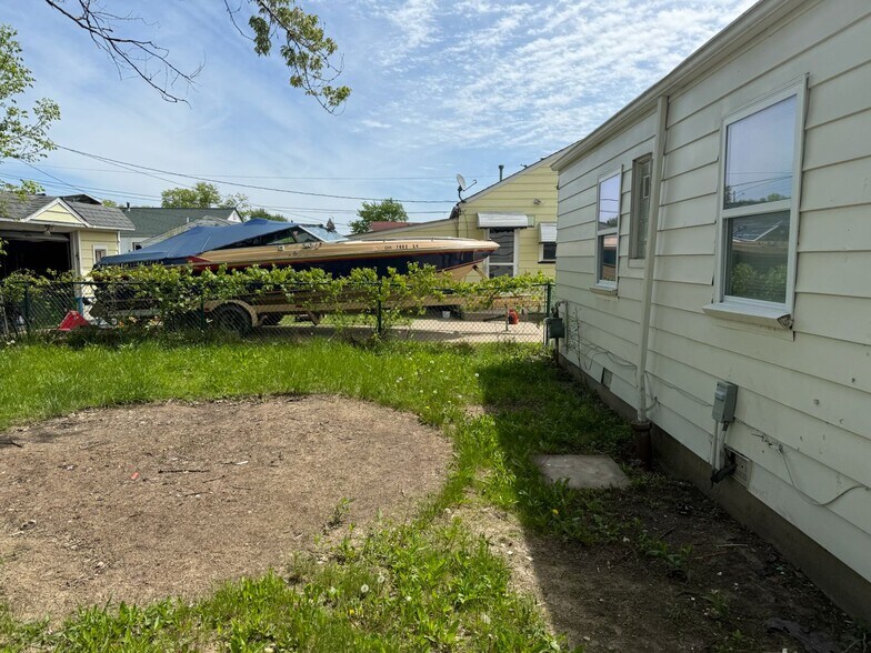 Building Photo - 14518 Saint James Ave