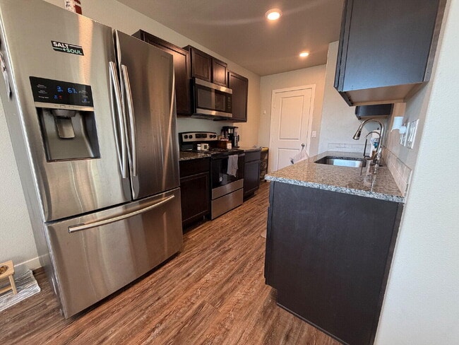 Building Photo - 2911 Bryan Ave