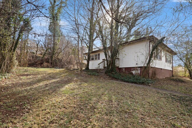 Building Photo - Duplex in Grove Park