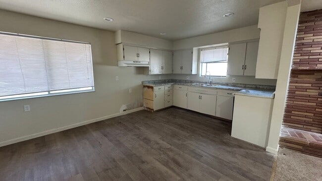 Building Photo - Charming 3 Bedroom, 2 Bath Home in Dinuba – $1,830/mo
