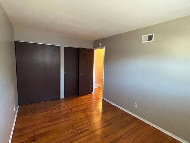 Building Photo - 1389 W Galbraith Rd