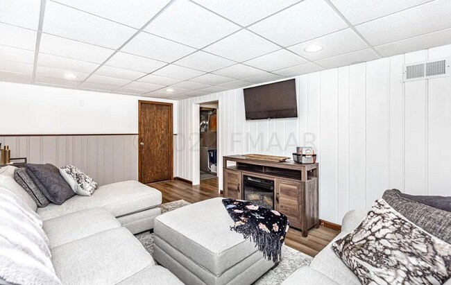 Building Photo - 1622 3rd St S