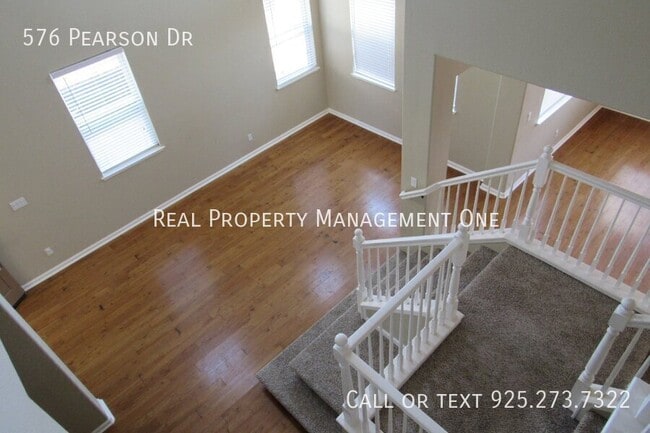 Building Photo - 576 Pearson Dr