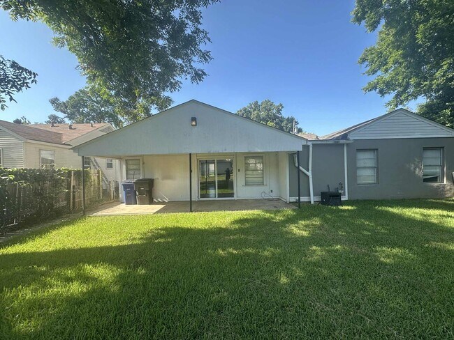 Building Photo - Cozy remodeled home