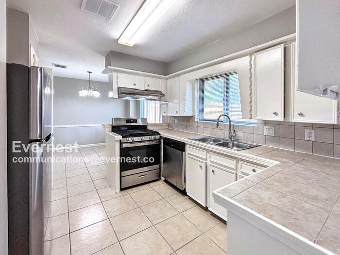 Building Photo - 14419 Roundstone Ln